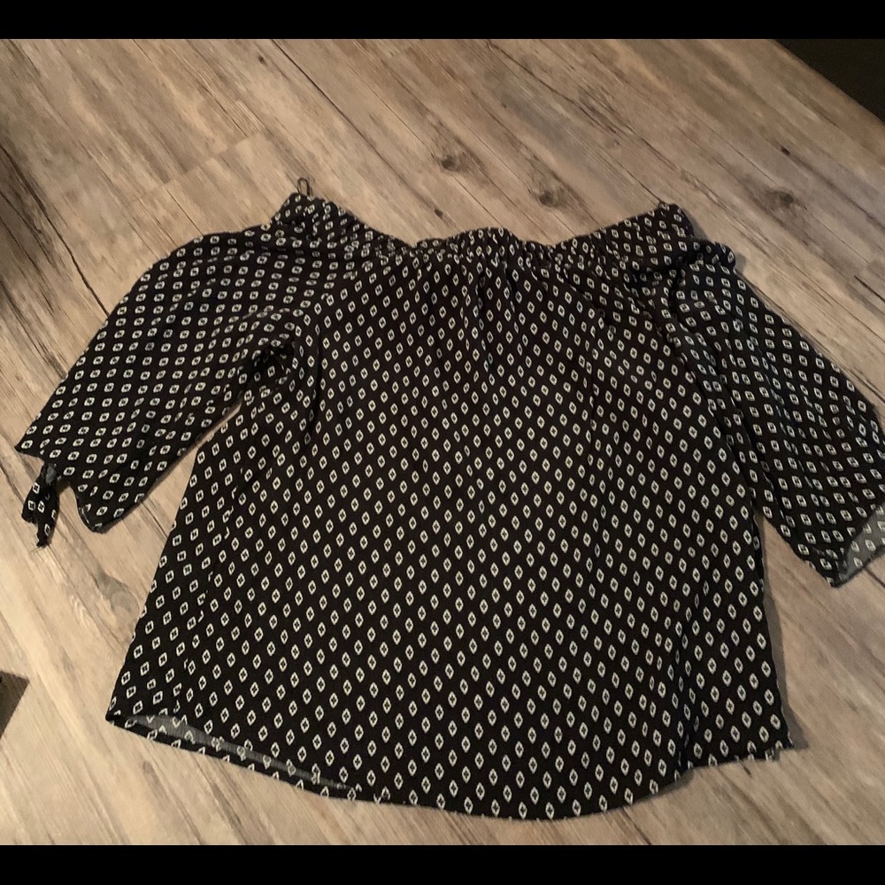 Black and white large top